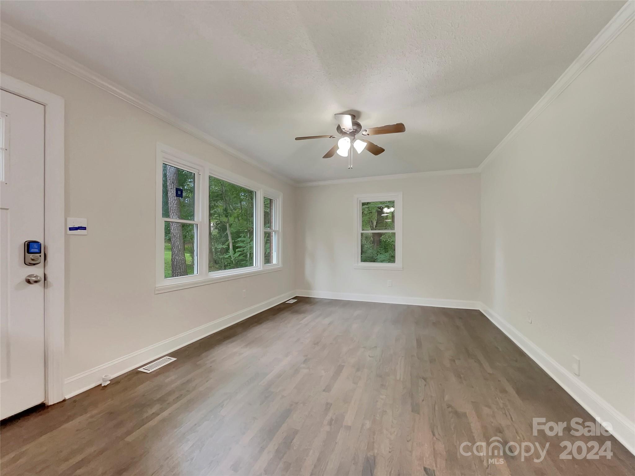 518 California Circle Property Photo 4
