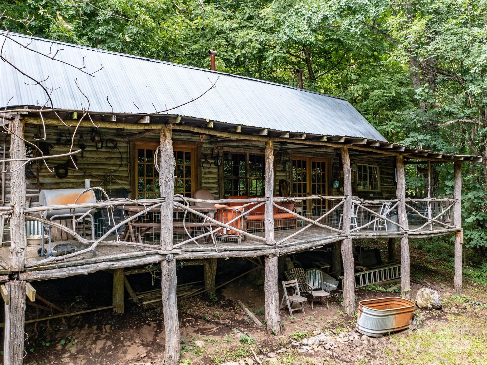 1001 Mountain Glen Road Property Photo 6