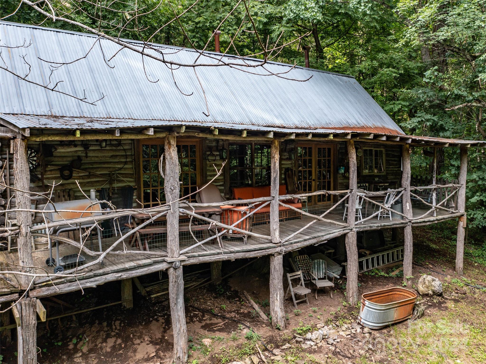1001 Mountain Glen Road Property Photo 7