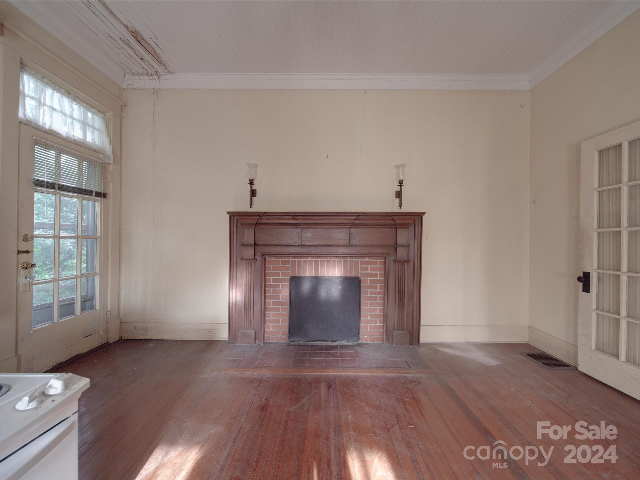 222 Leak Avenue Property Photo 5