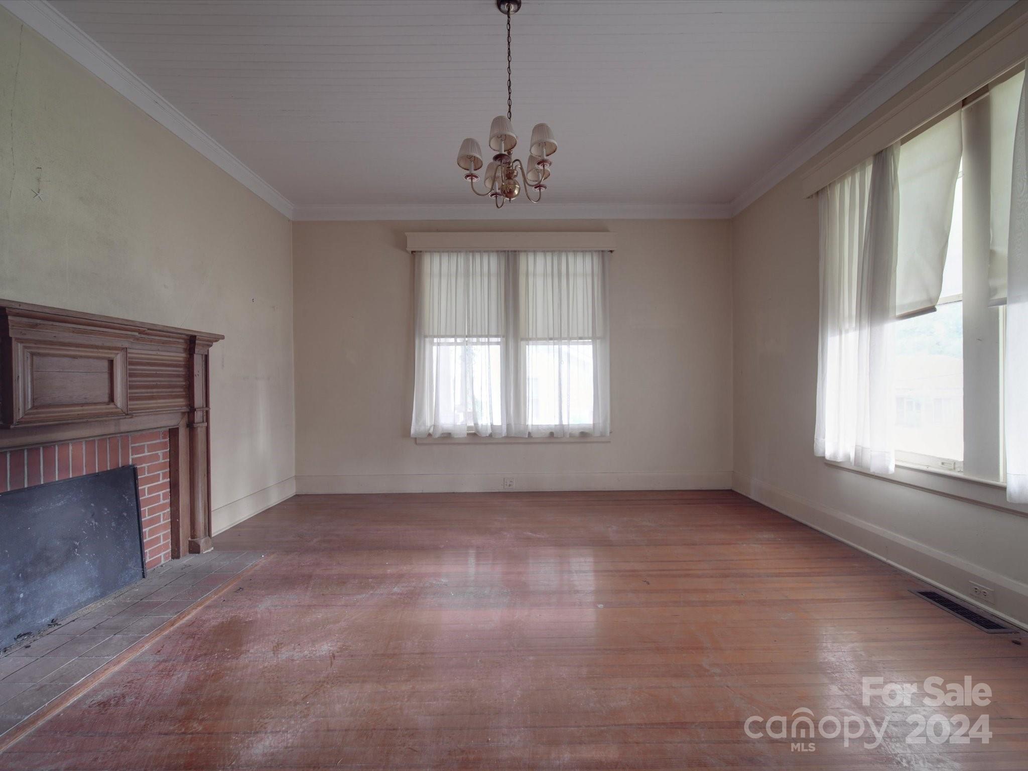 222 Leak Avenue Property Photo 7