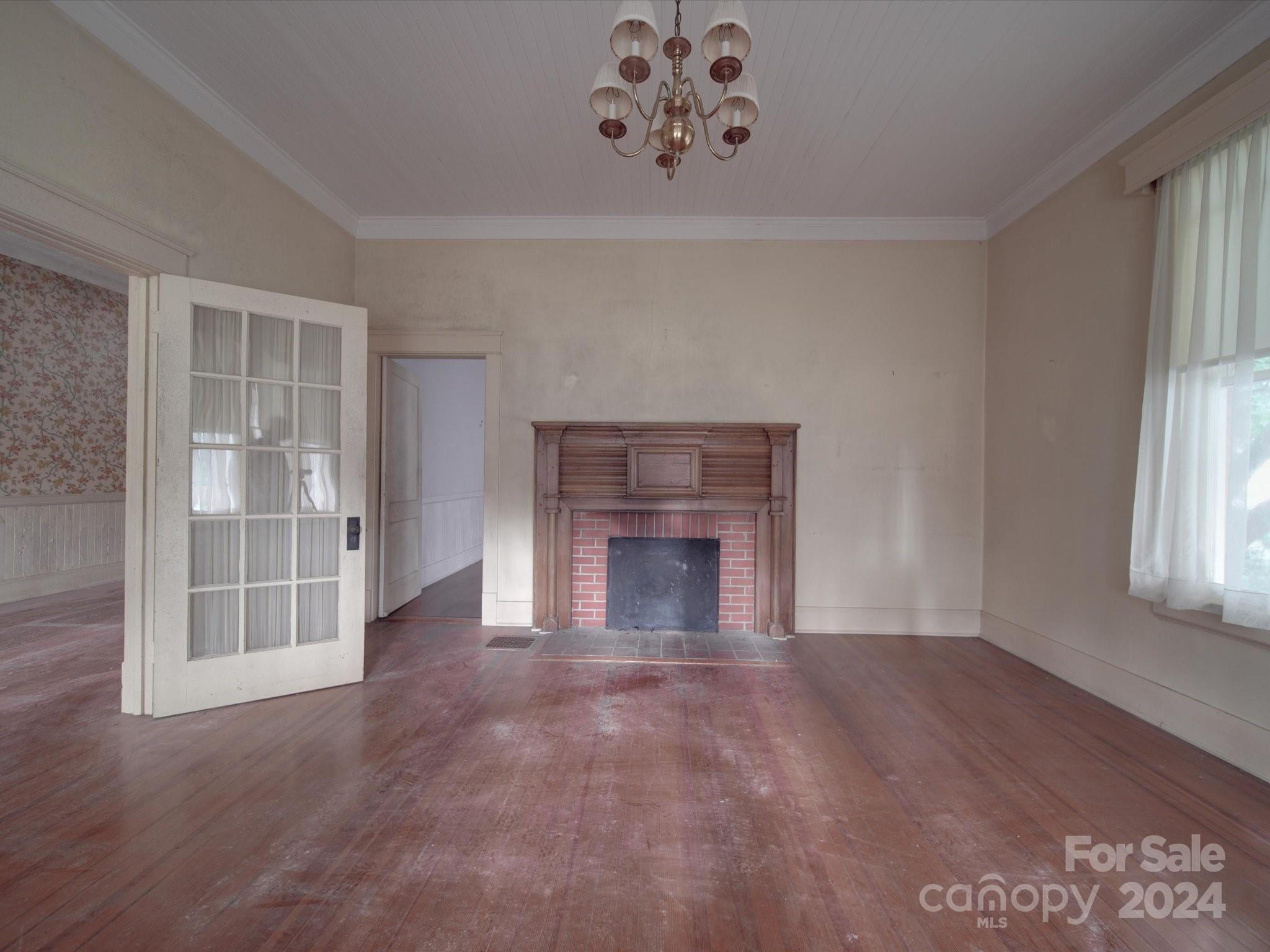222 Leak Avenue Property Photo 8