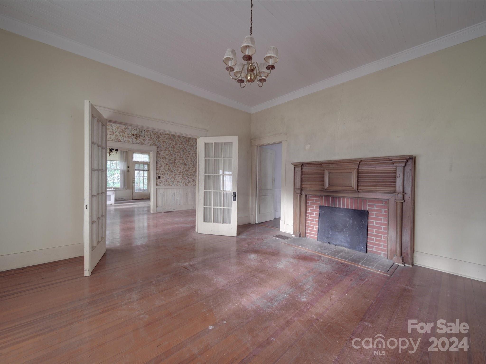 222 Leak Avenue Property Photo 9