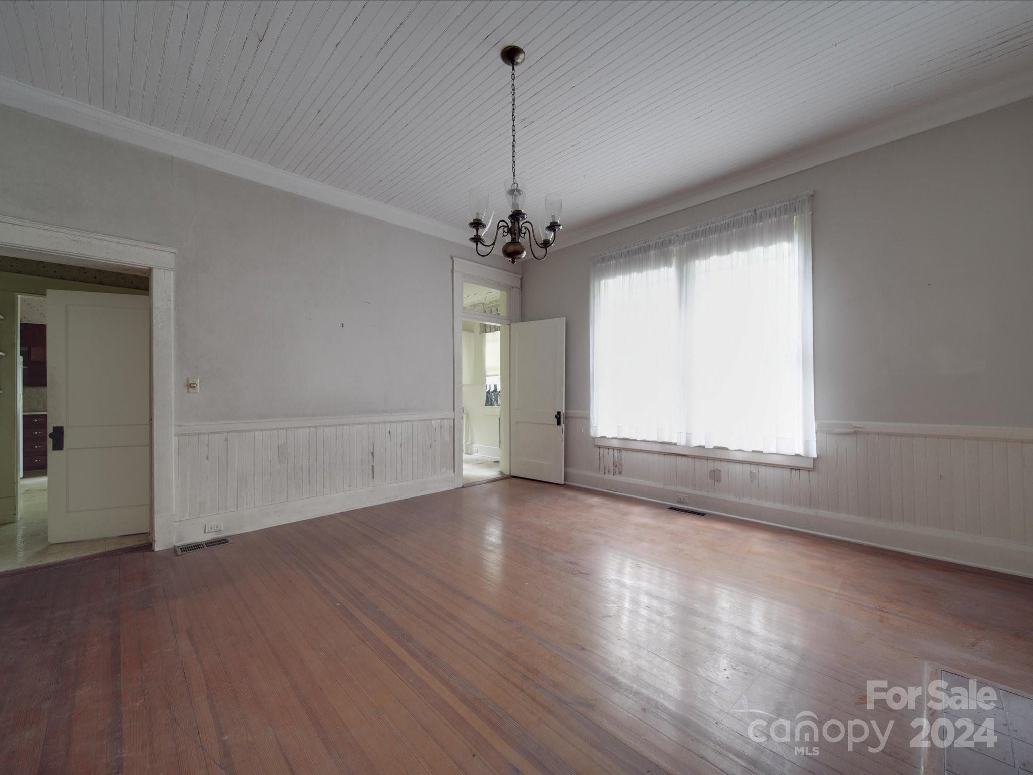 222 Leak Avenue Property Photo 10