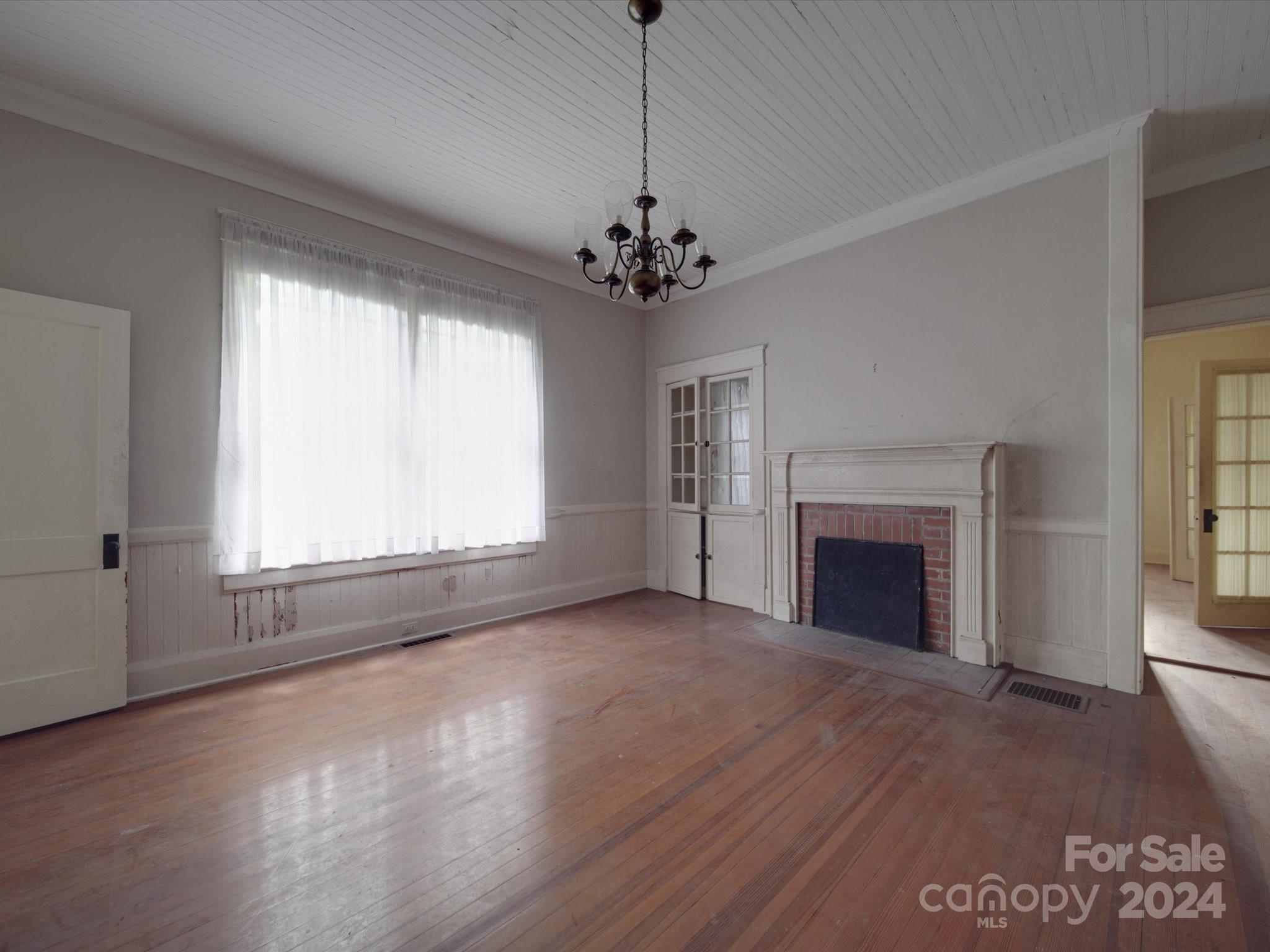 222 Leak Avenue Property Photo 12