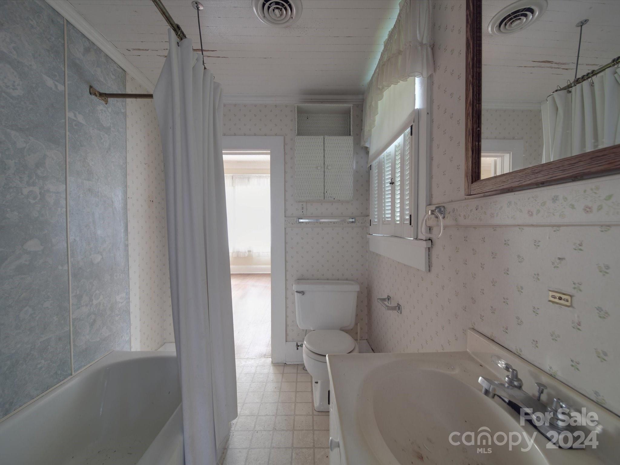 222 Leak Avenue Property Photo 35