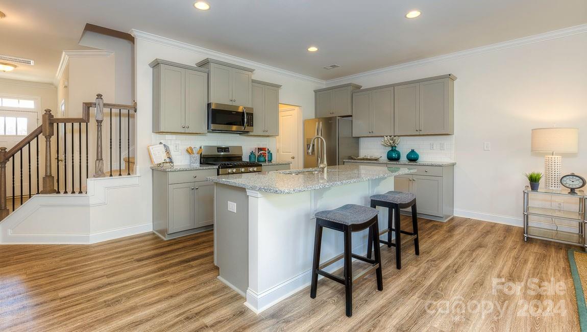 300 Creekview Road Property Photo 12