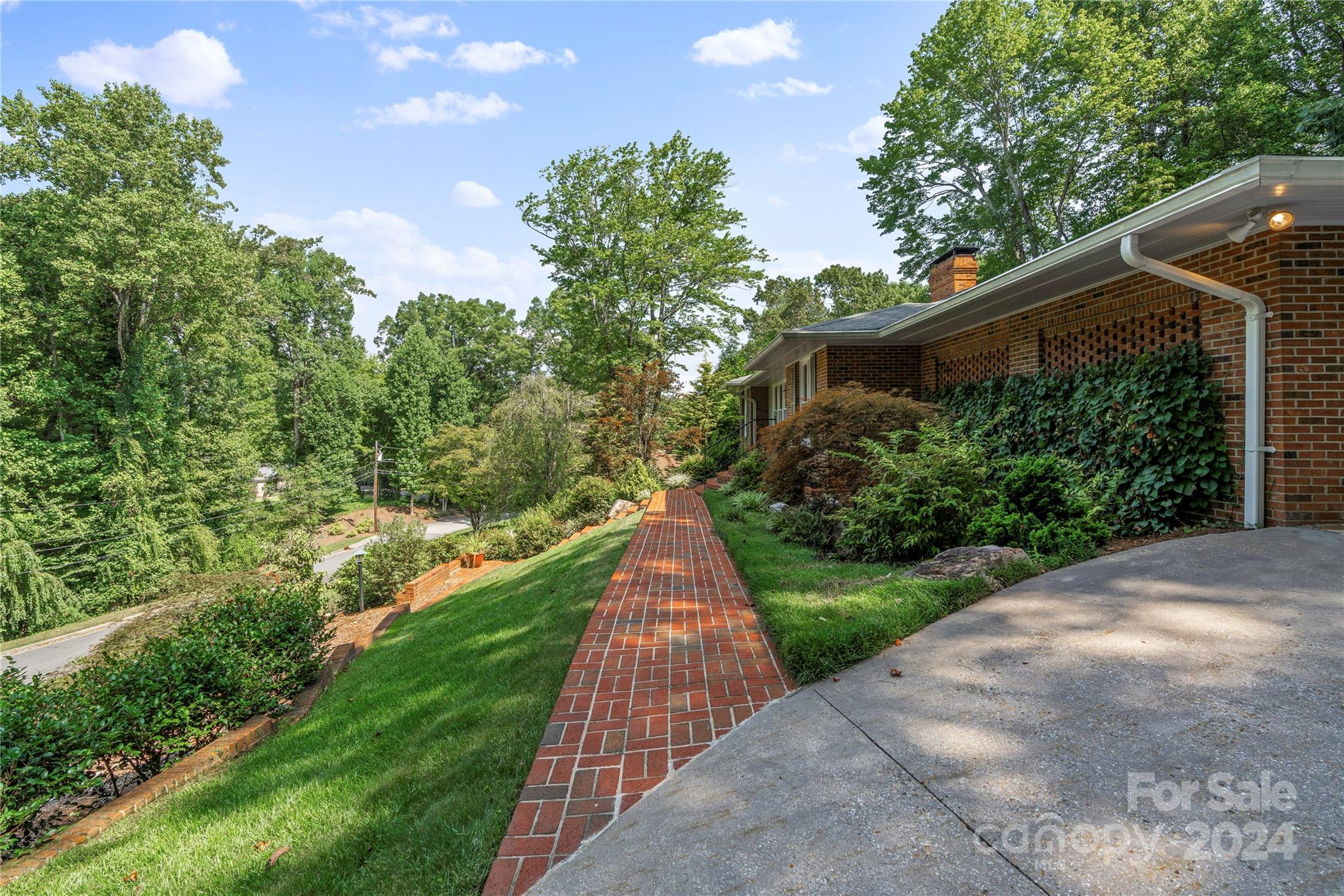 441 Forest Heights Drive Property Photo 3