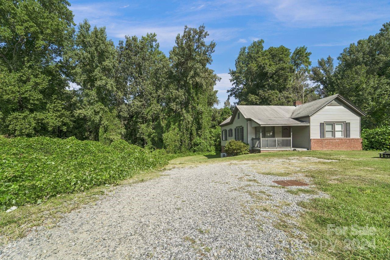 1400 Mooresville Road Property Photo 3
