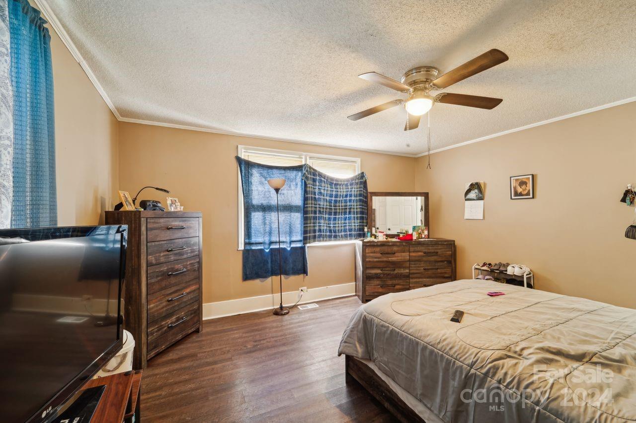 1400 Mooresville Road Property Photo 9