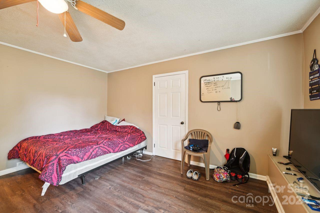 1400 Mooresville Road Property Photo 12