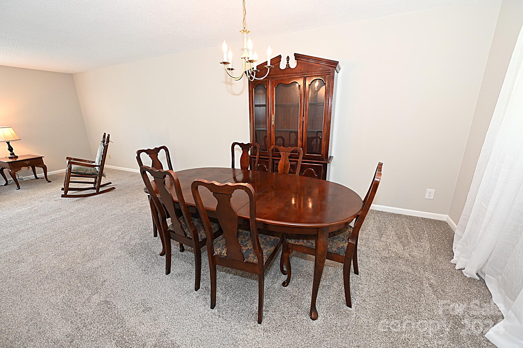 3211 Hollyhill Circle Property Photo 5