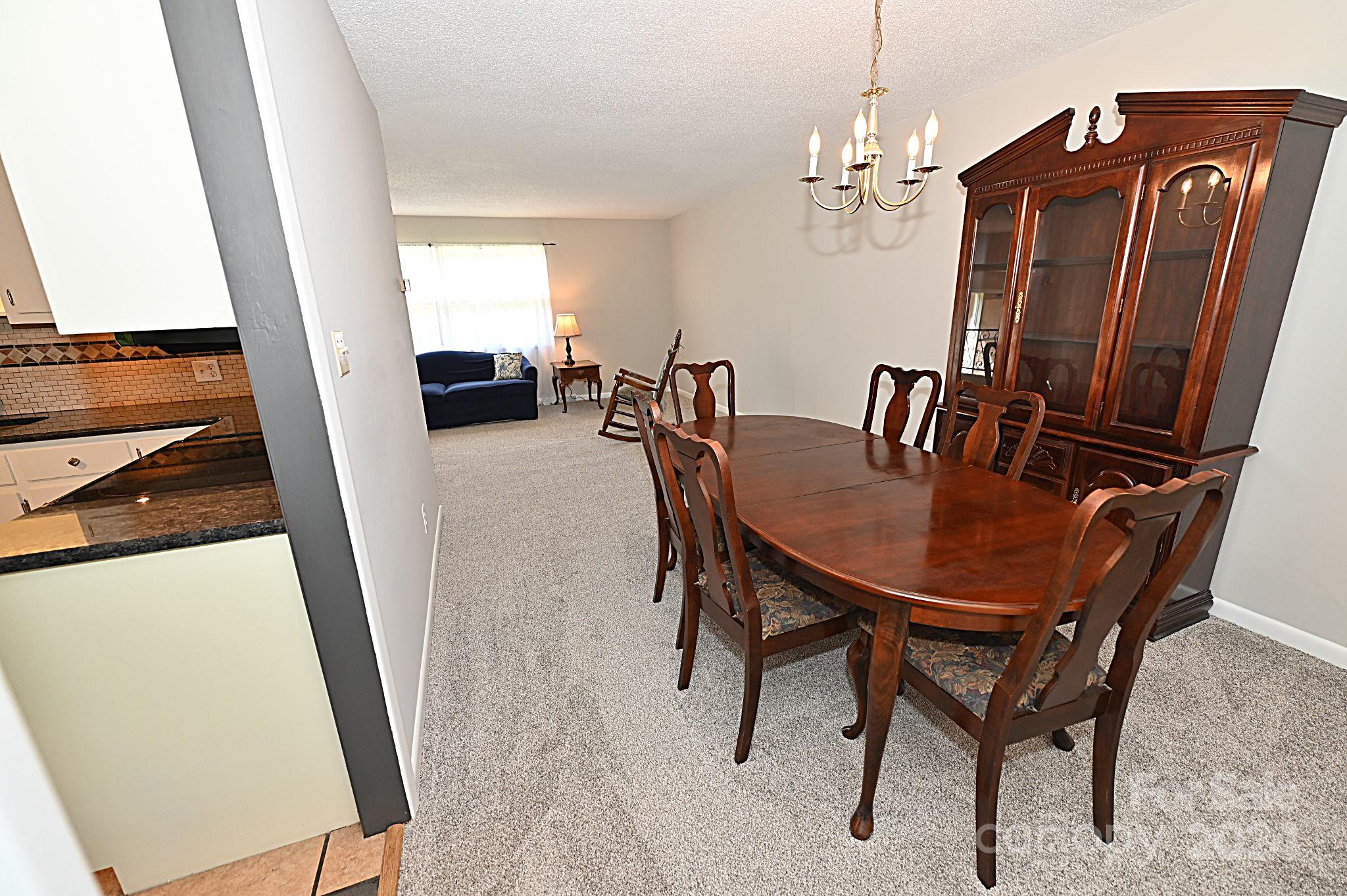 3211 Hollyhill Circle Property Photo 6