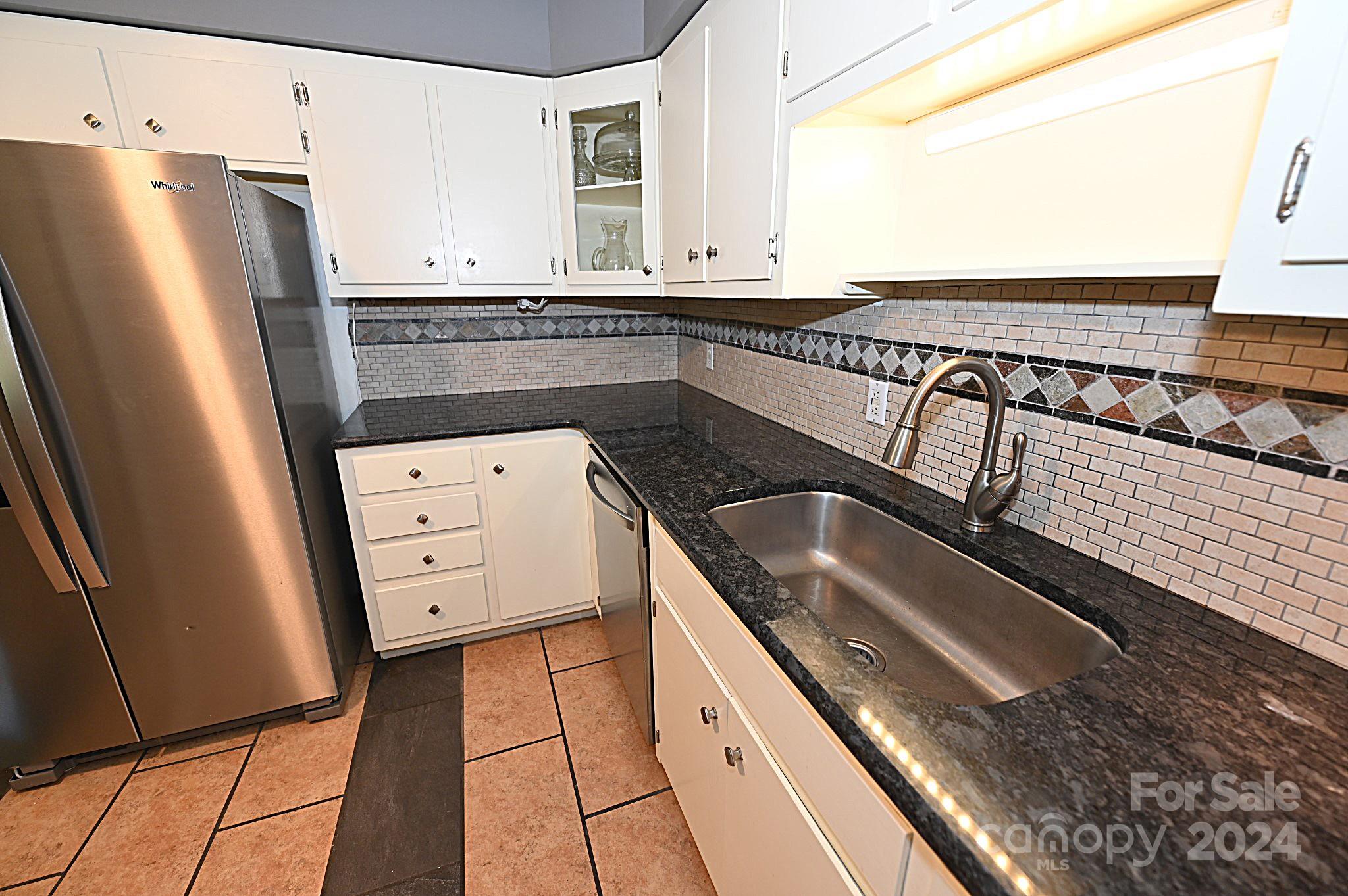 3211 Hollyhill Circle Property Photo 10