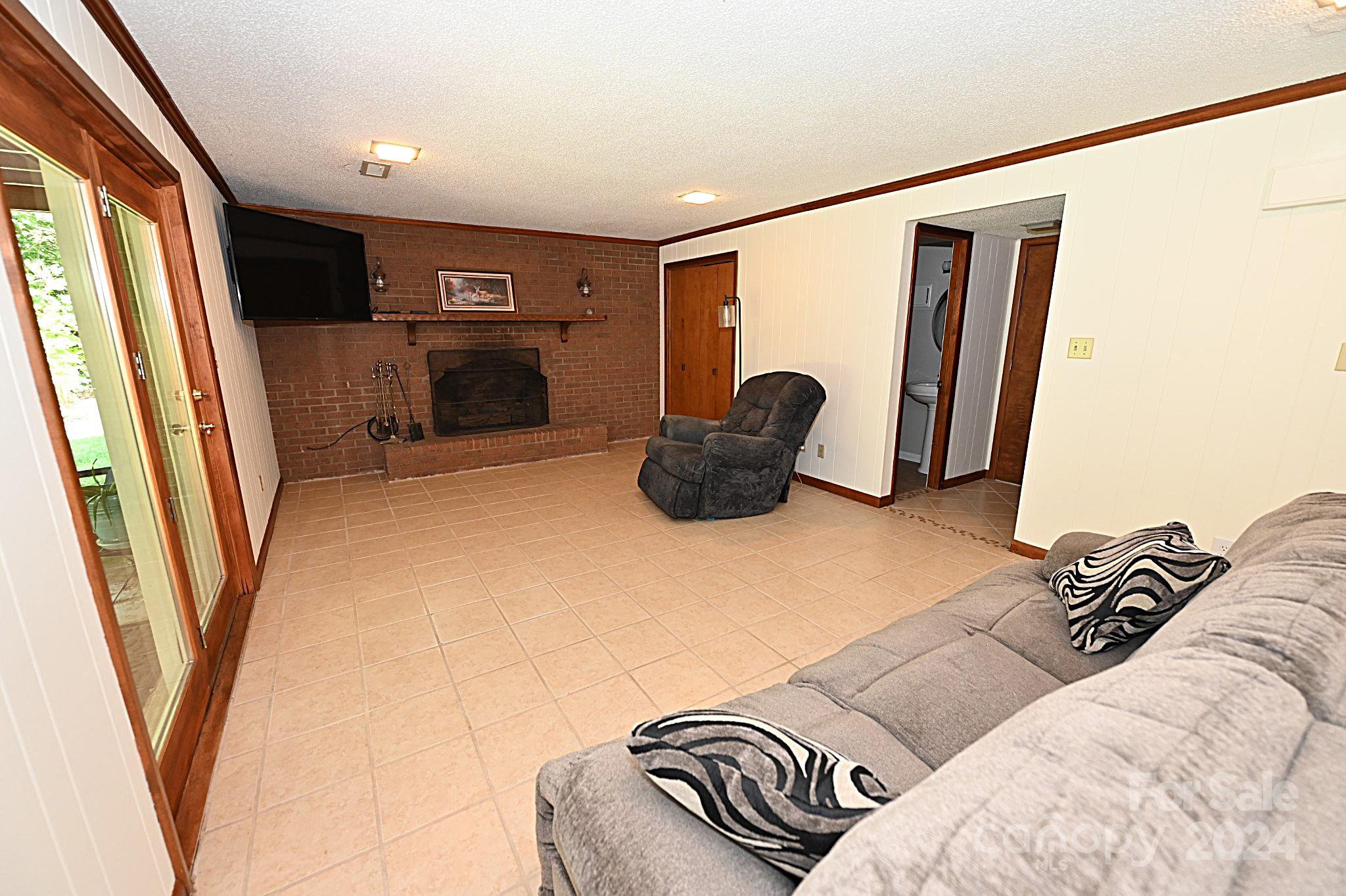 3211 Hollyhill Circle Property Photo 12