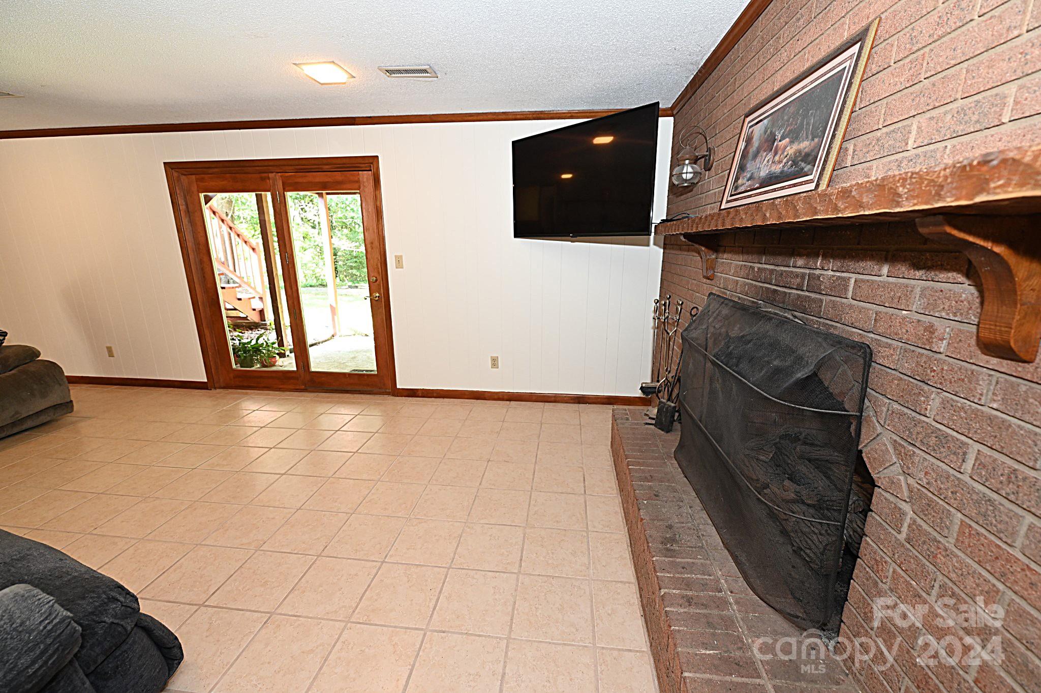 3211 Hollyhill Circle Property Photo 14