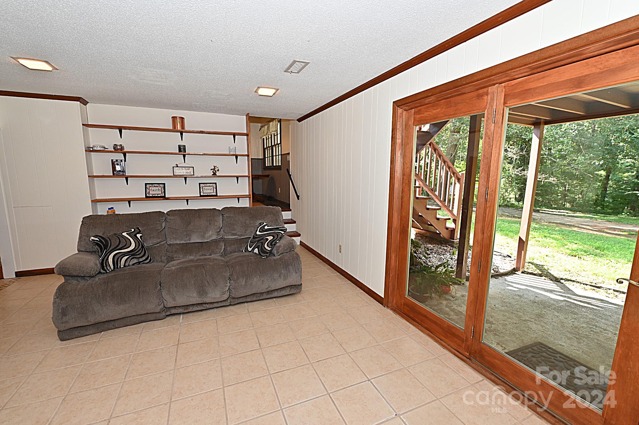 3211 Hollyhill Circle Property Photo 16
