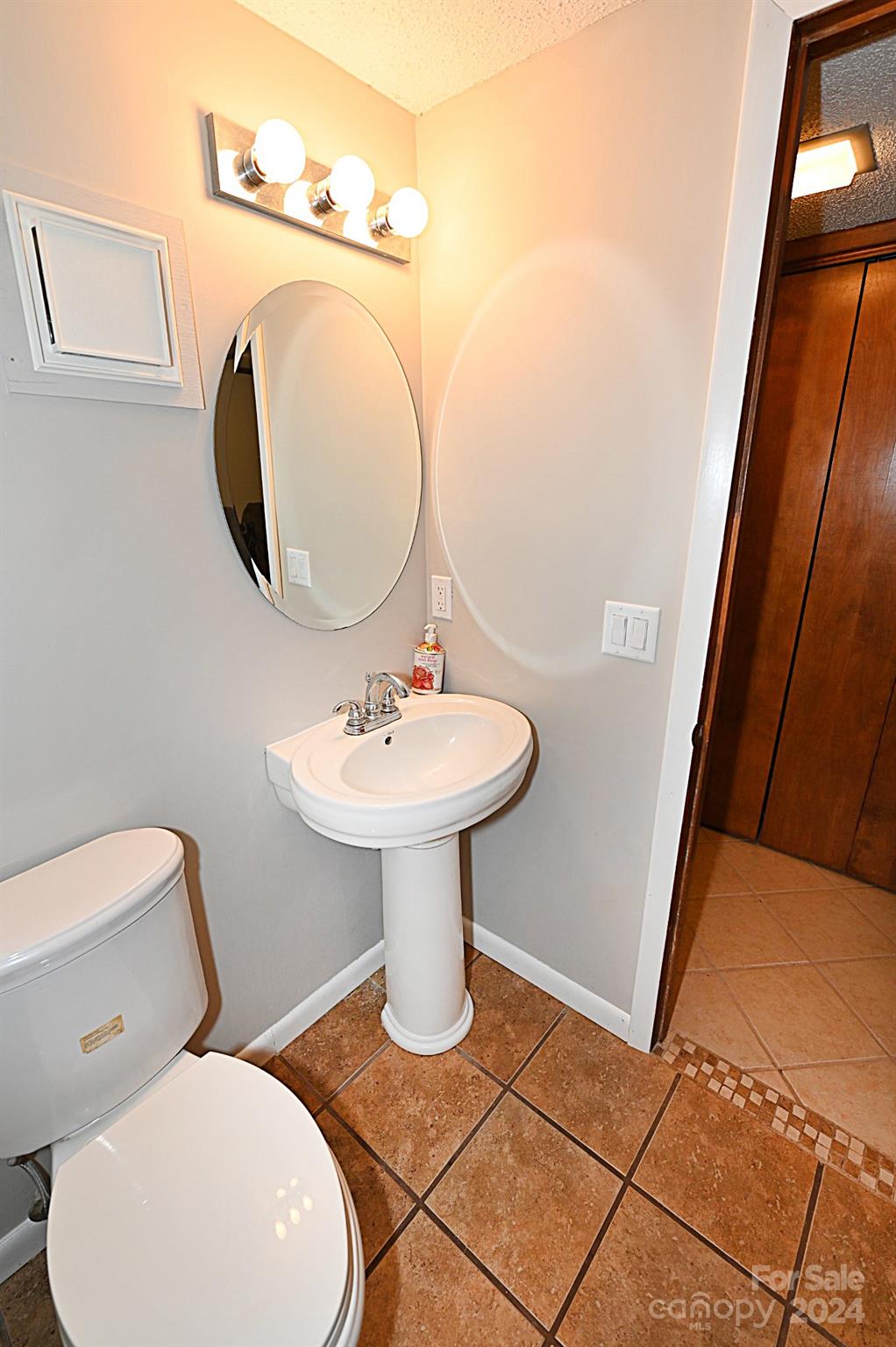 3211 Hollyhill Circle Property Photo 29