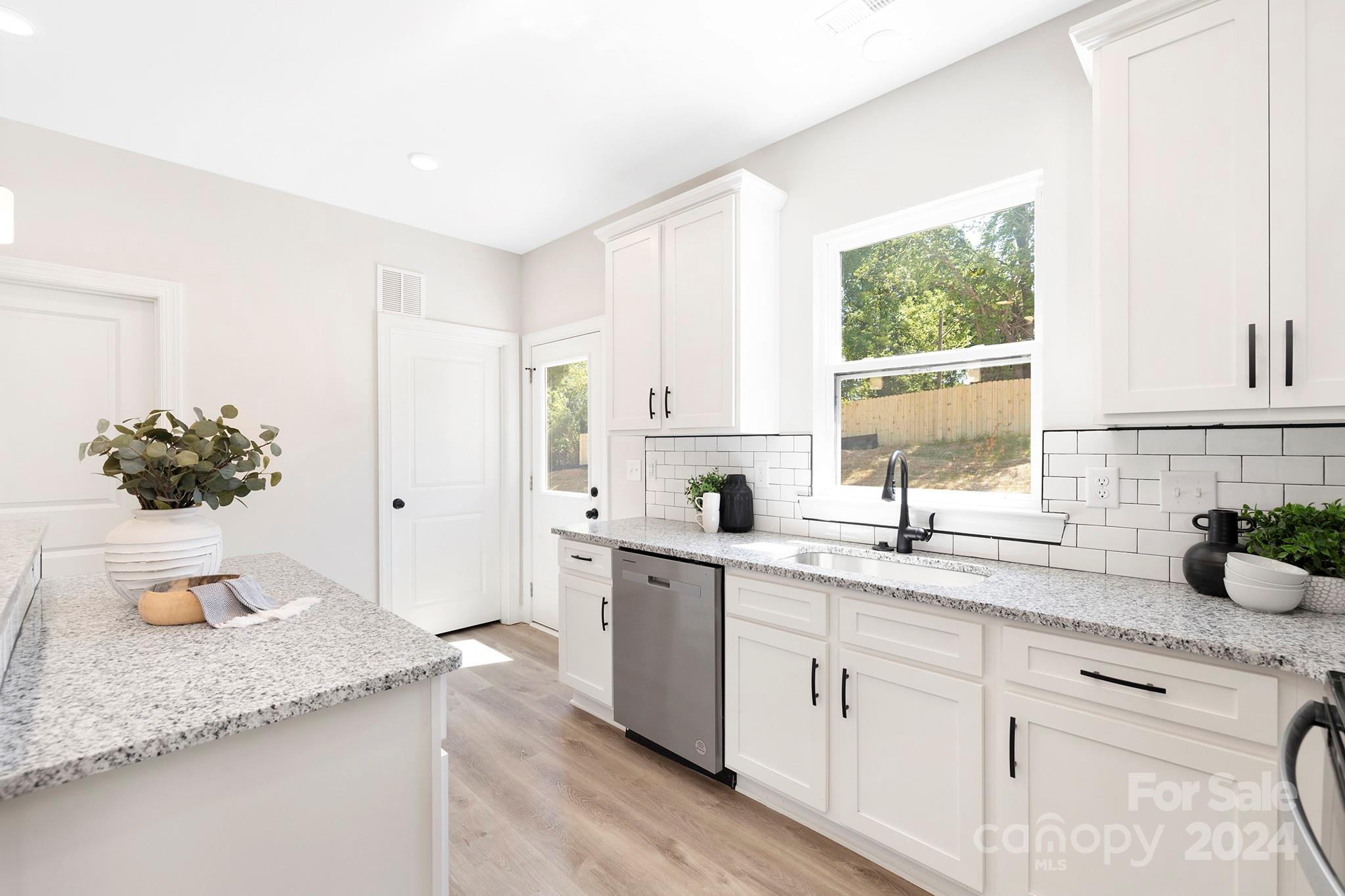 294 Washington Street Property Photo 7