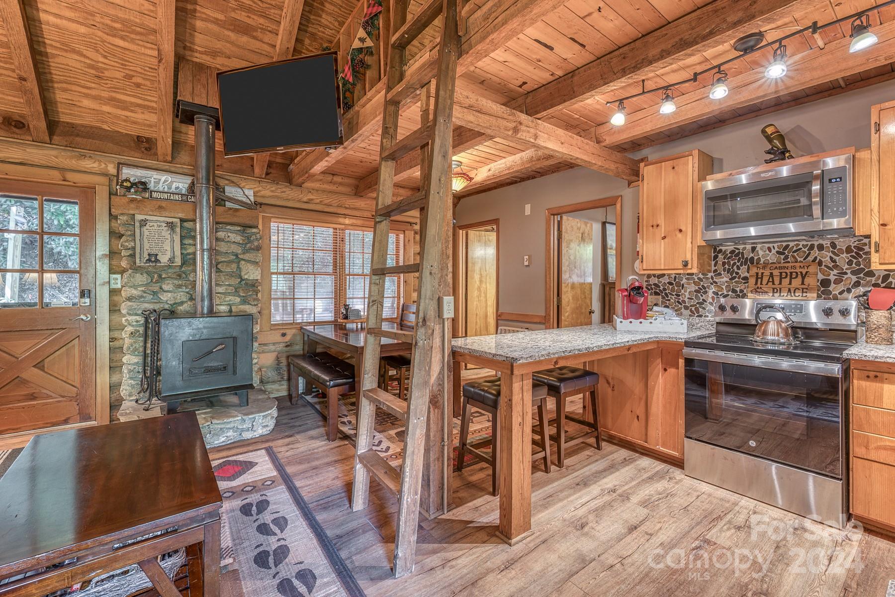 274 Hemlock Road Property Photo 9