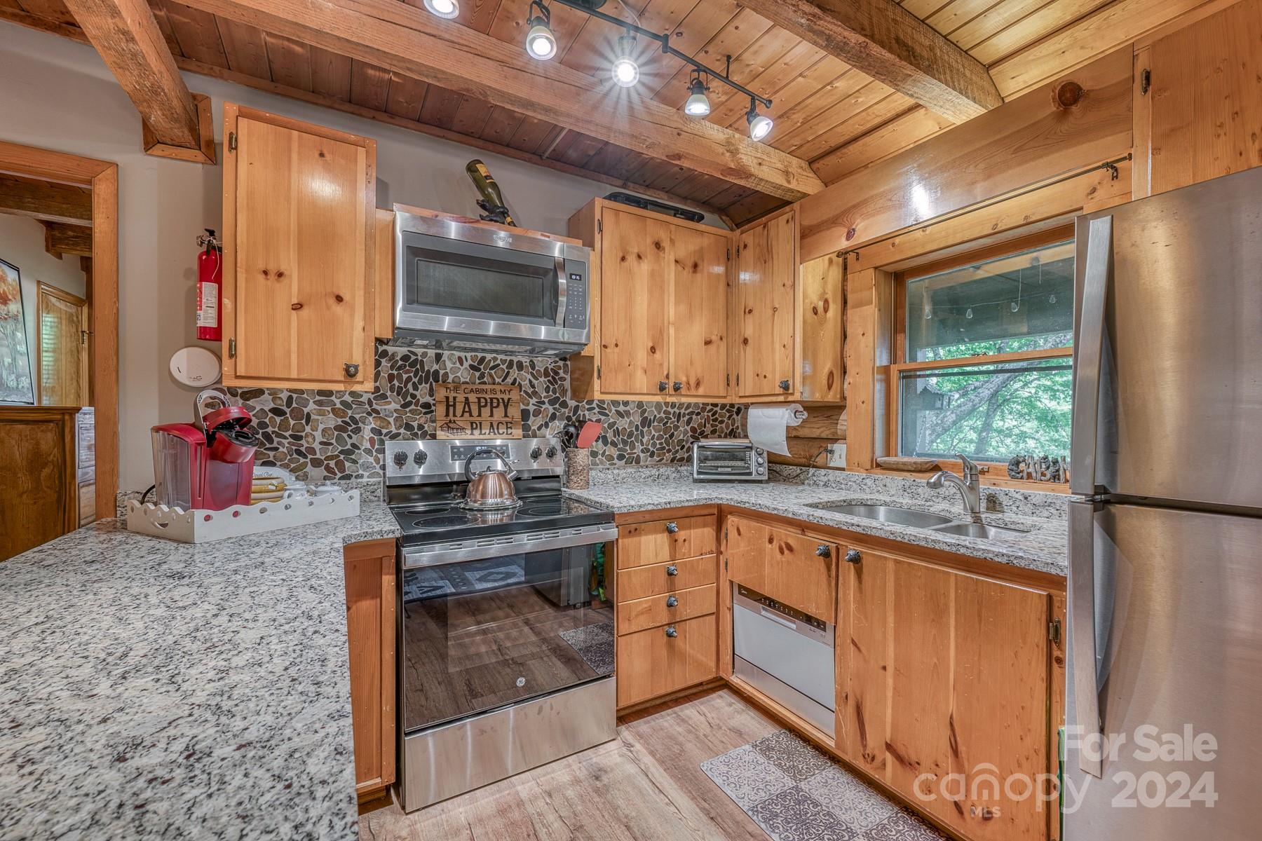 274 Hemlock Road Property Photo 10
