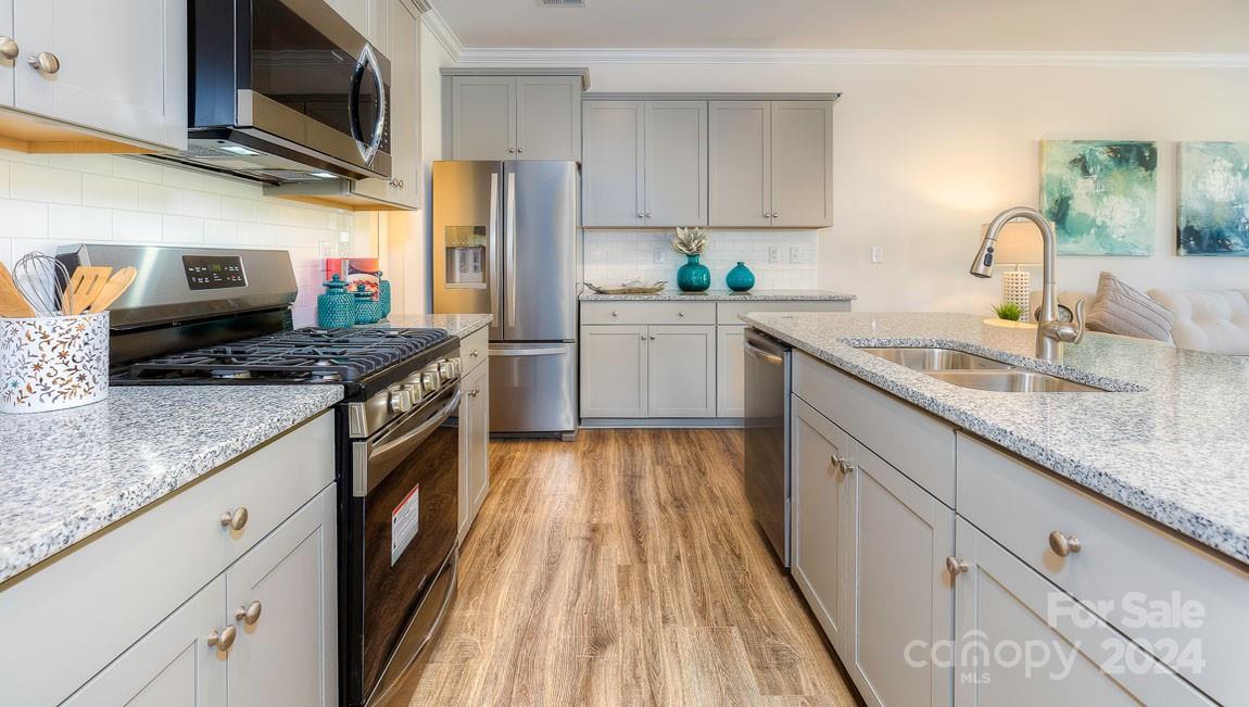 323 Creekview Road Property Photo 10