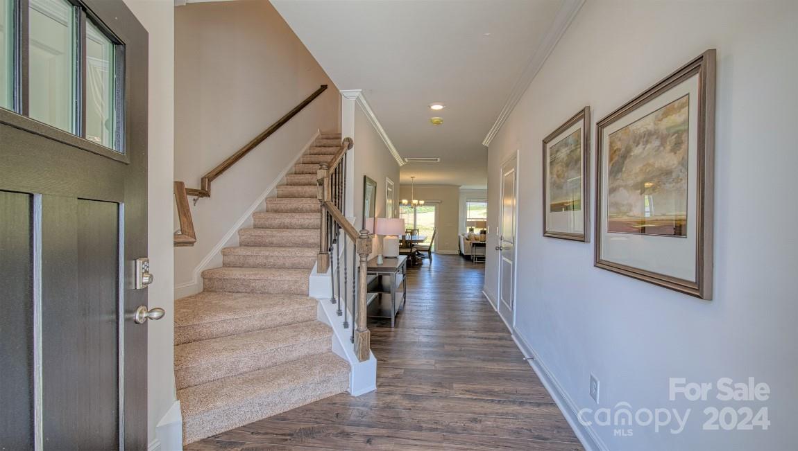 321 Creekview Road Property Photo 3