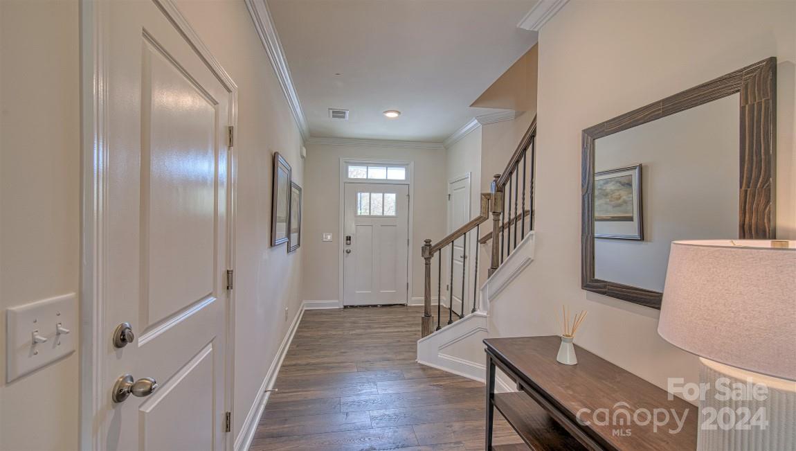 321 Creekview Road Property Photo 5