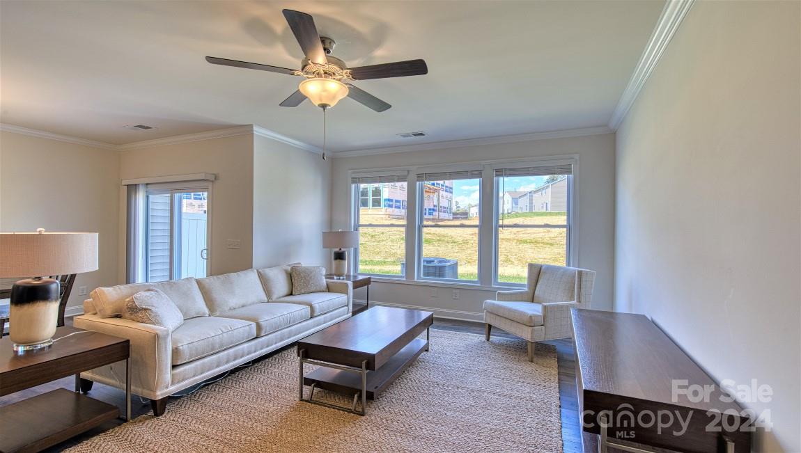 321 Creekview Road Property Photo 8