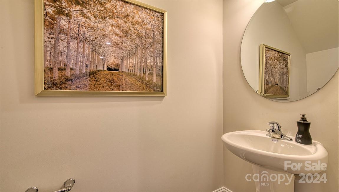 321 Creekview Road Property Photo 15