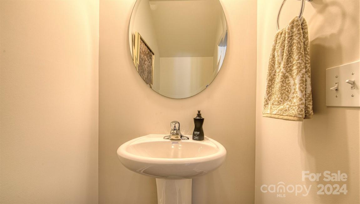 321 Creekview Road Property Photo 16