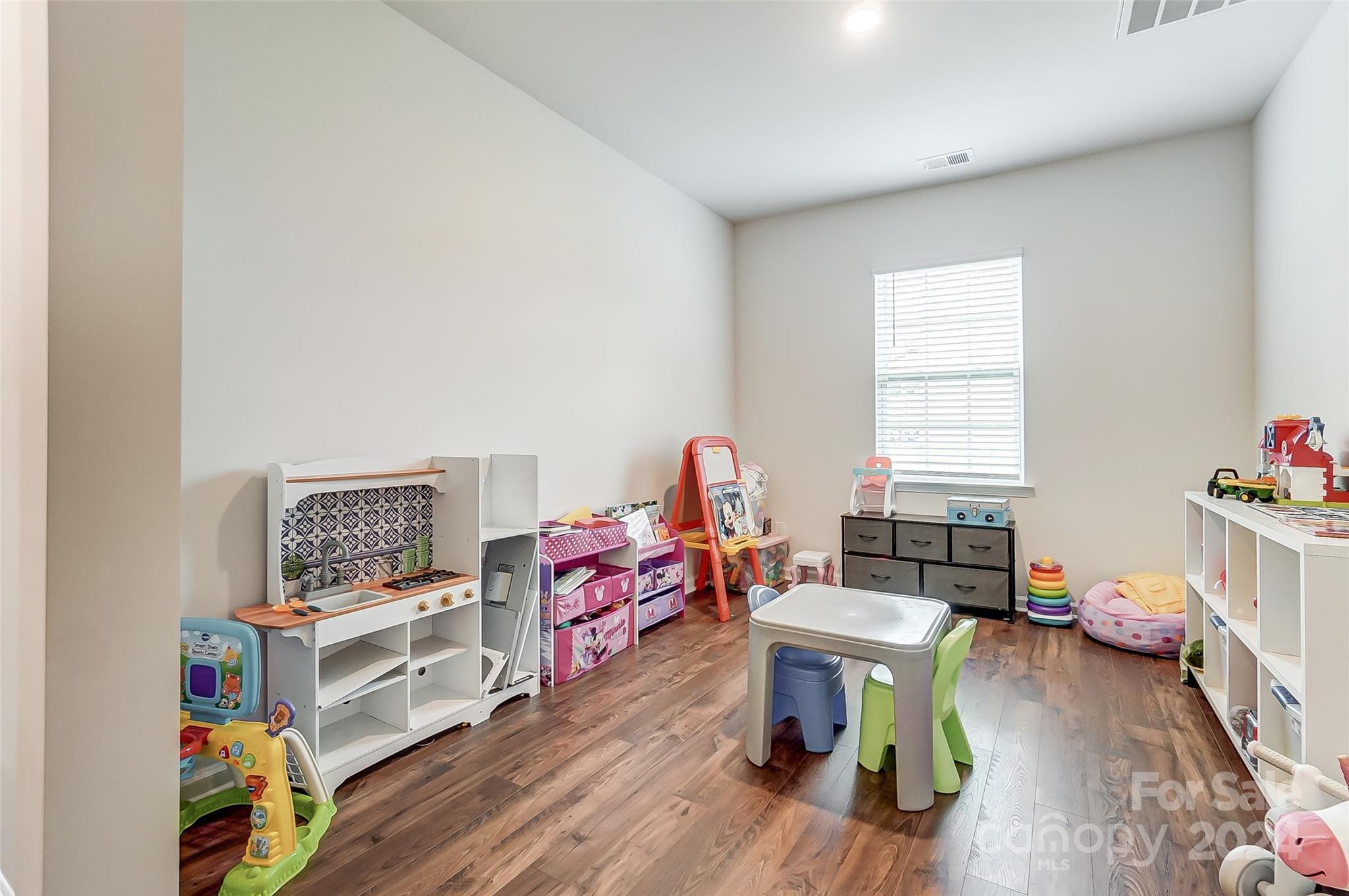 208 Wildflower Drive Property Photo 11