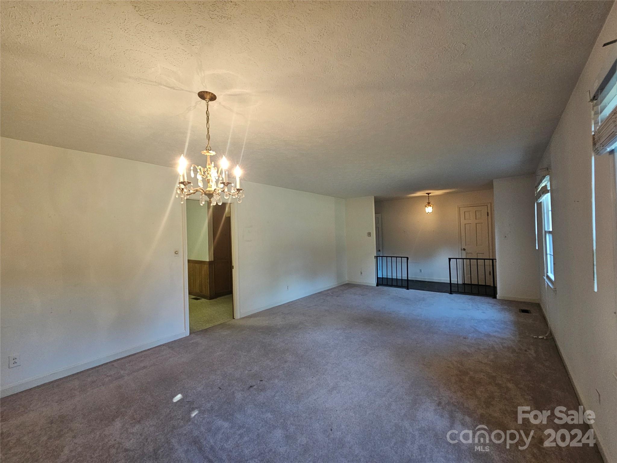 1016 Mark Drive Property Photo 4