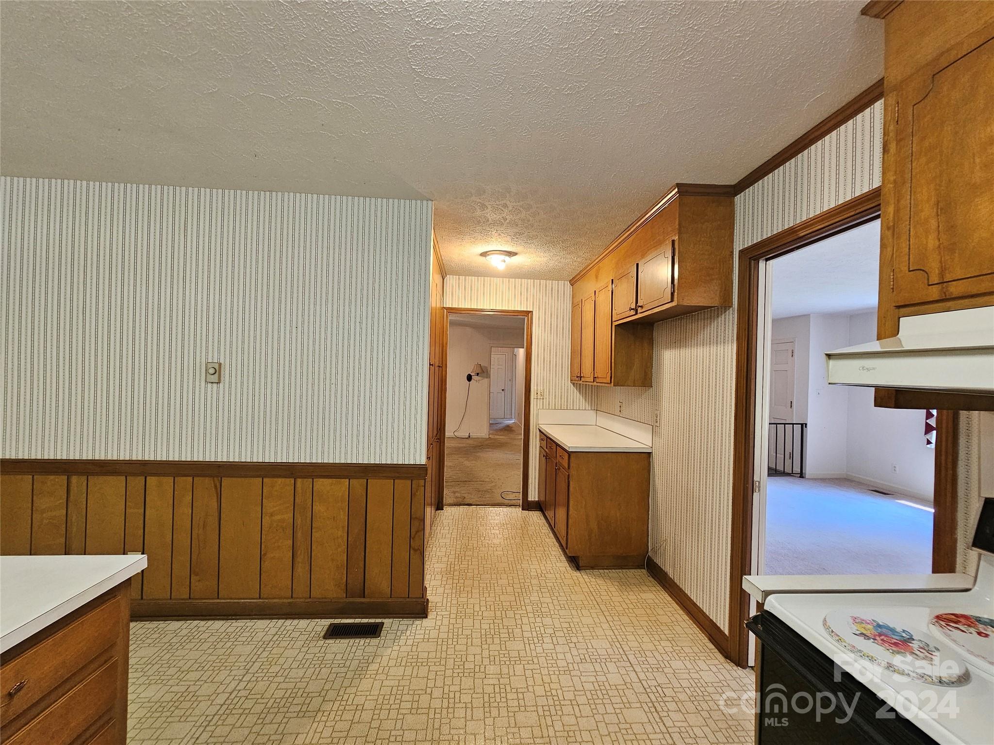 1016 Mark Drive Property Photo 5