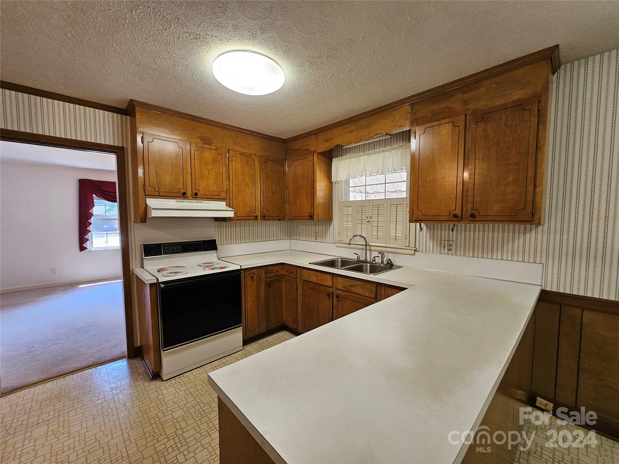 1016 Mark Drive Property Photo 6
