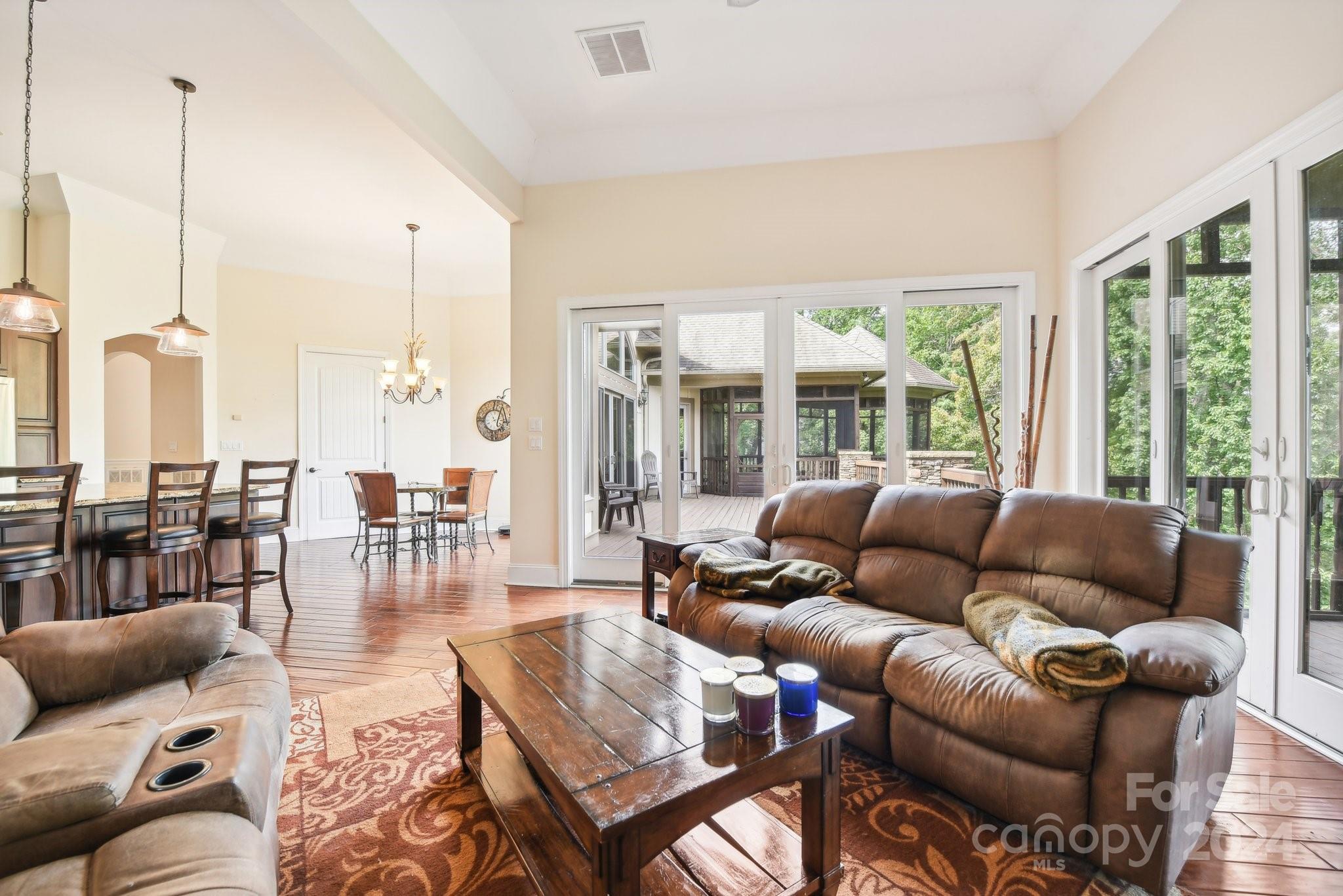 1430 Rocky Cove Lane Property Photo 6