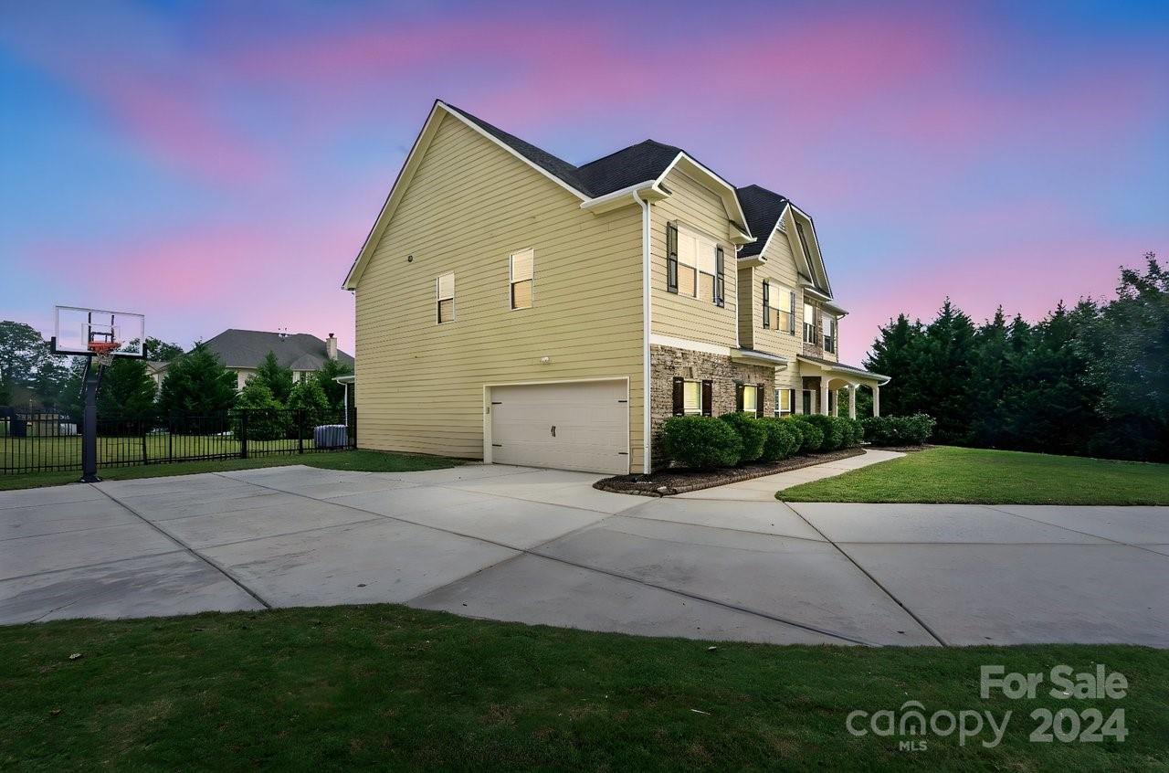 5601 Ballenger Court Property Photo 4