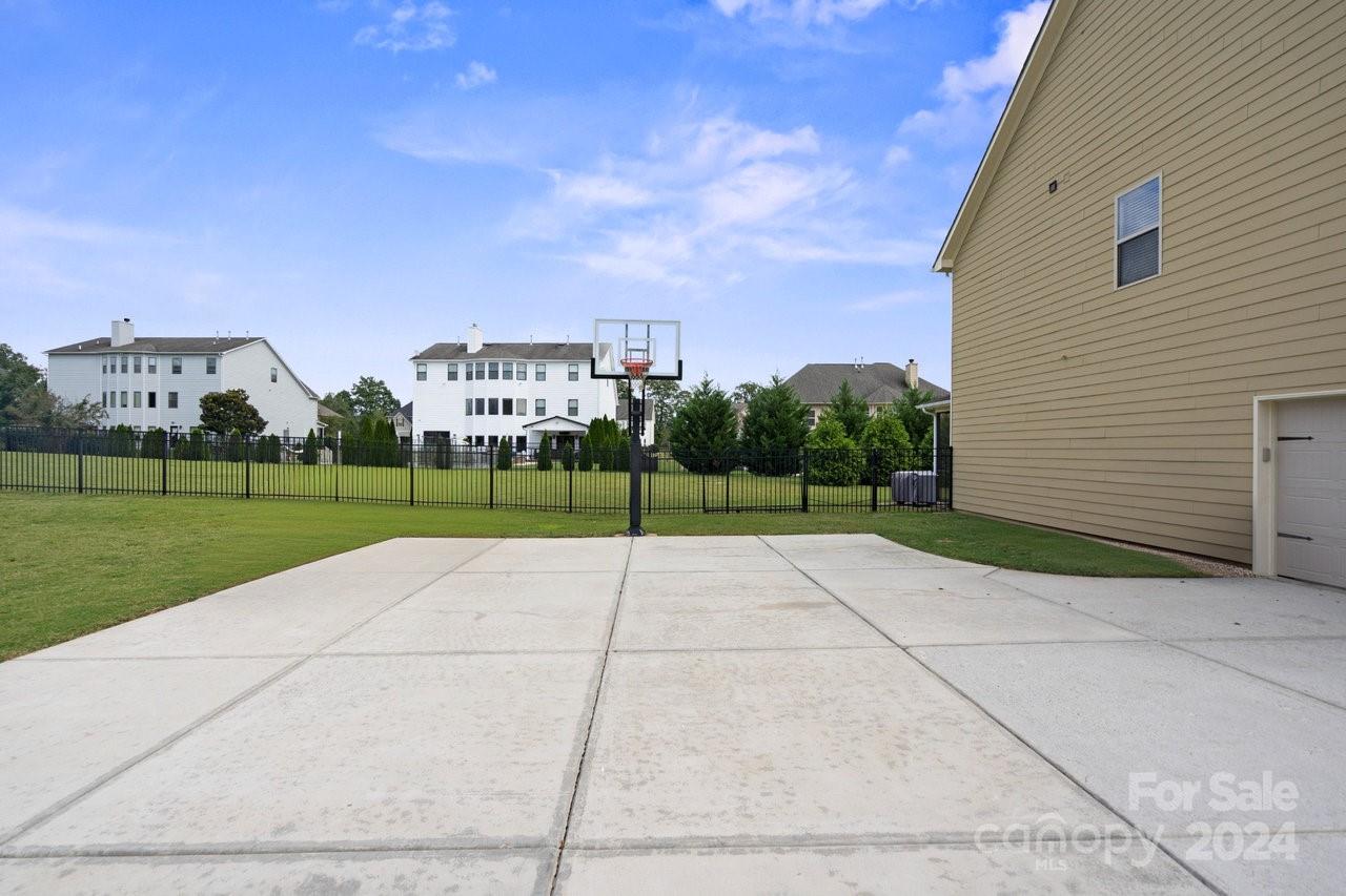 5601 Ballenger Court Property Photo 6