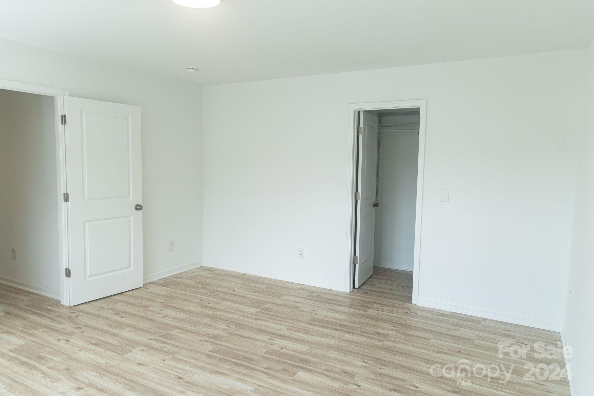 830 Oakshire Circle 11 Property Photo 10