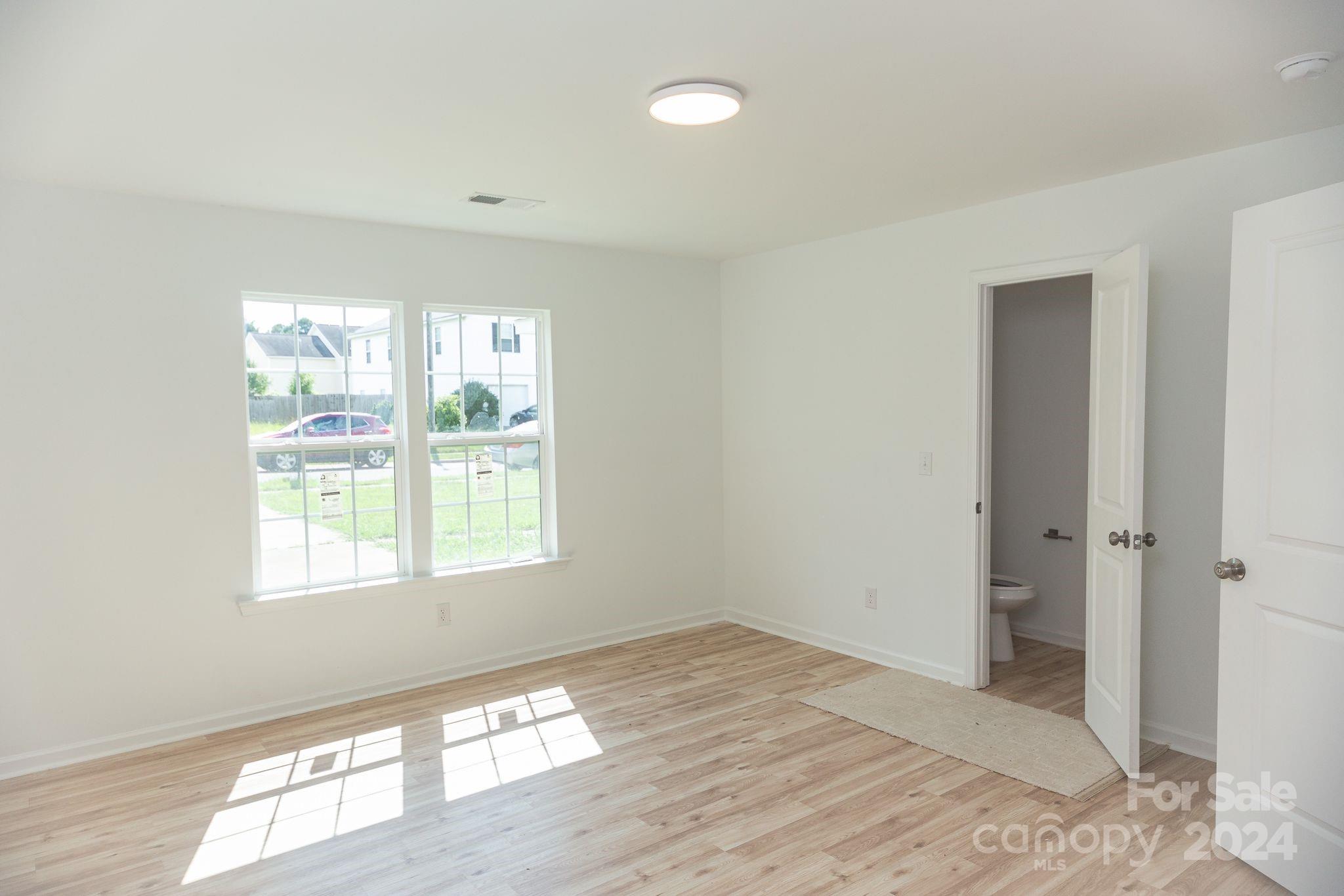 830 Oakshire Circle 11 Property Photo 14