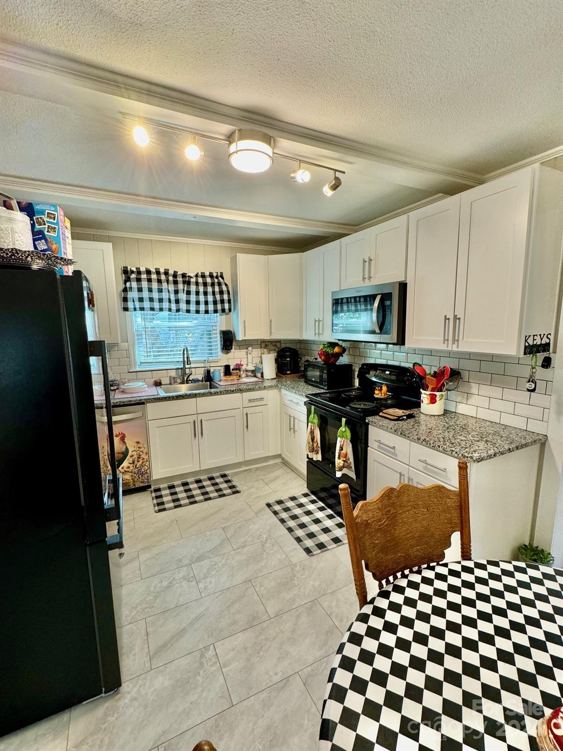 836 S Cherry Road Property Photo 6