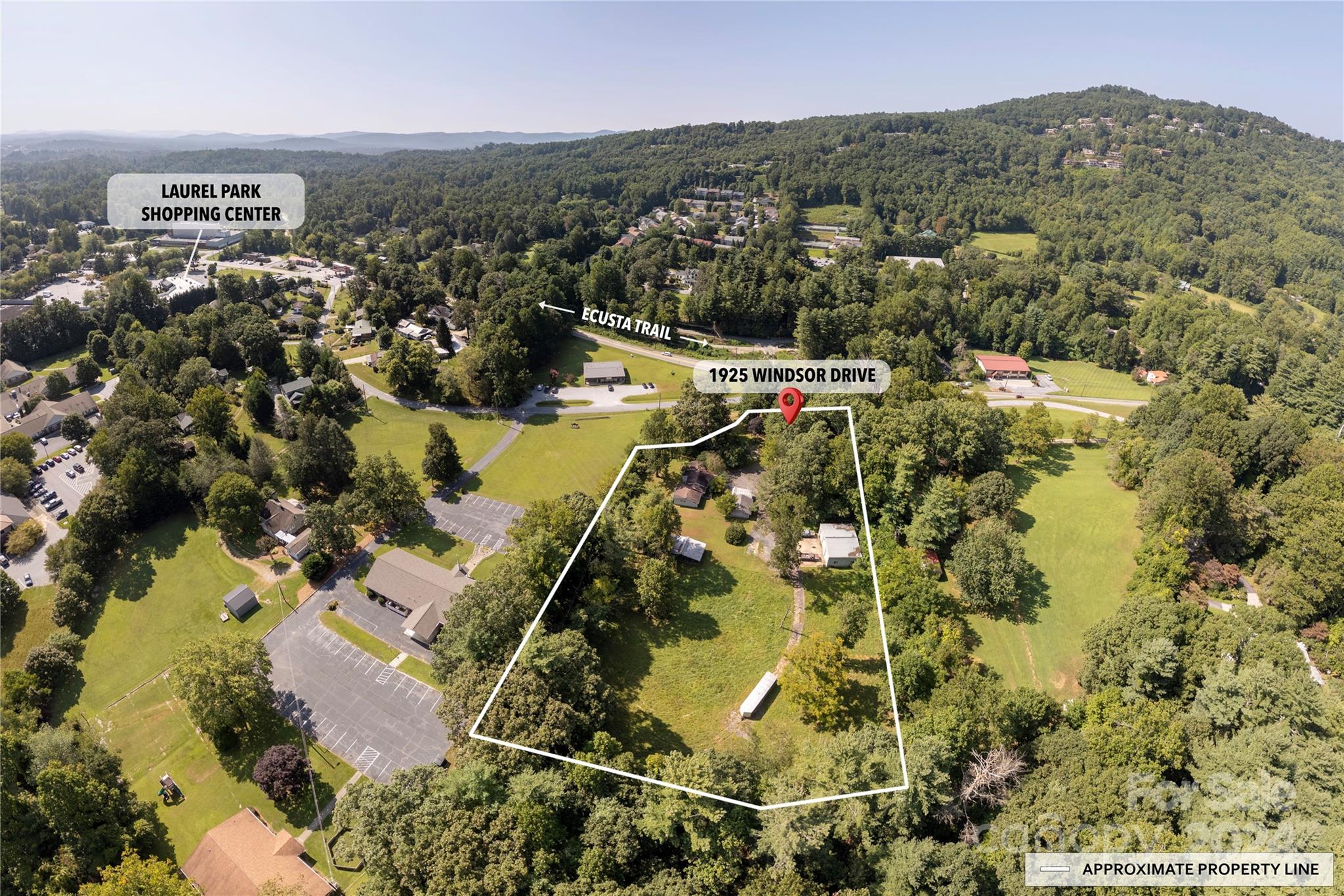 1925 Windsor Drive Property Photo 2