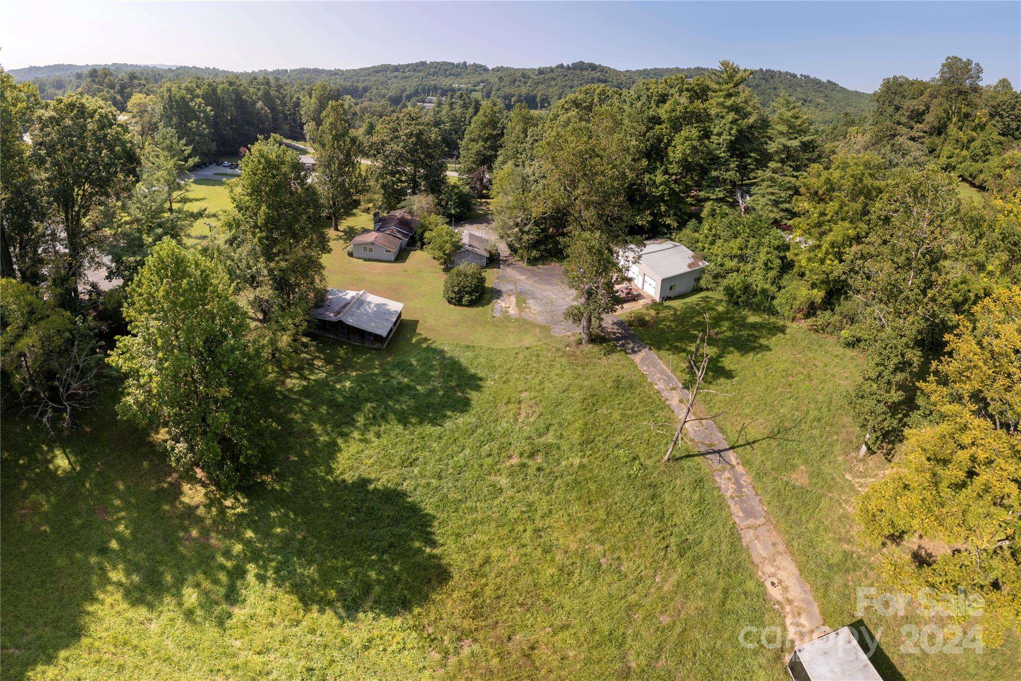 1925 Windsor Drive Property Photo 4