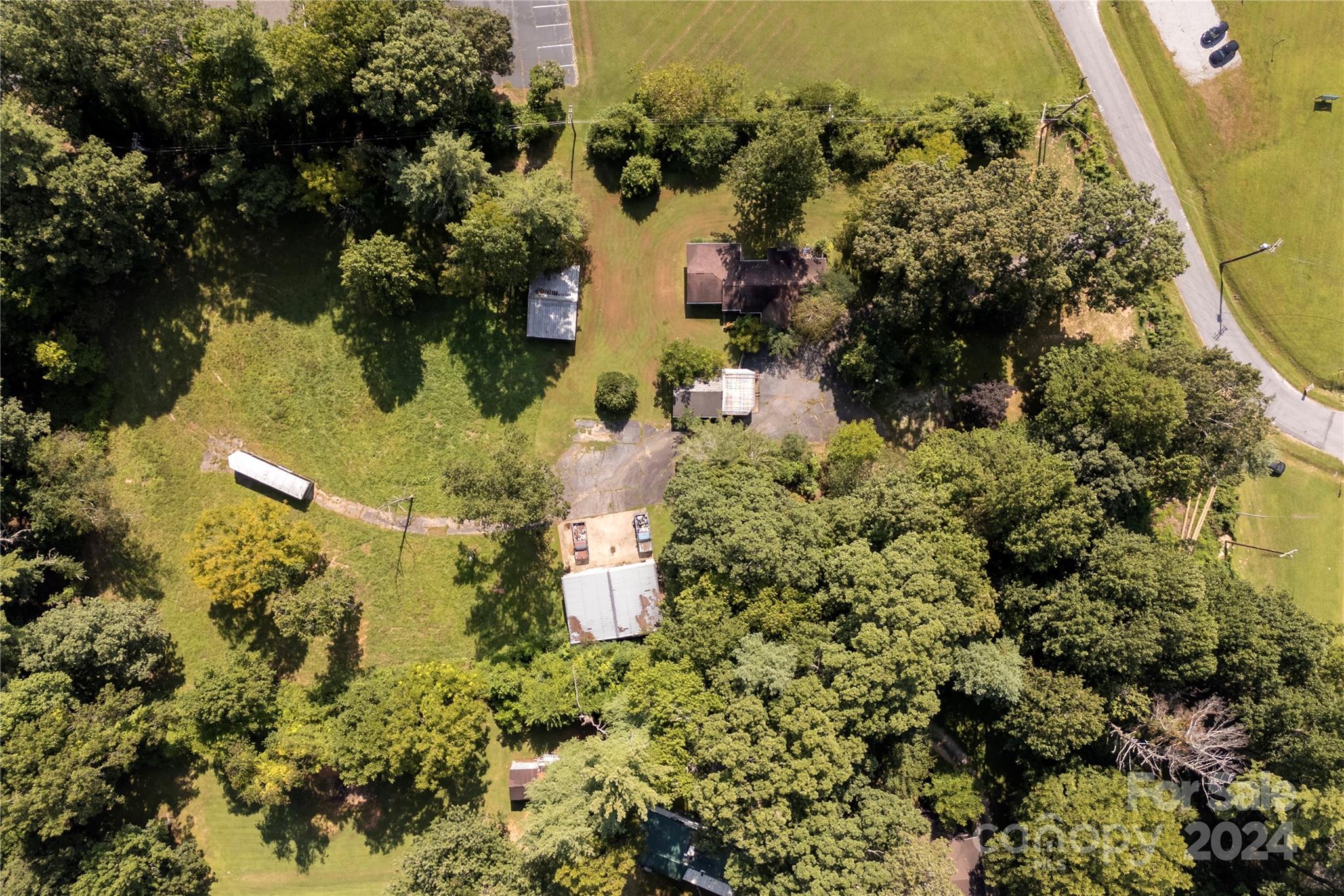 1925 Windsor Drive Property Photo 5
