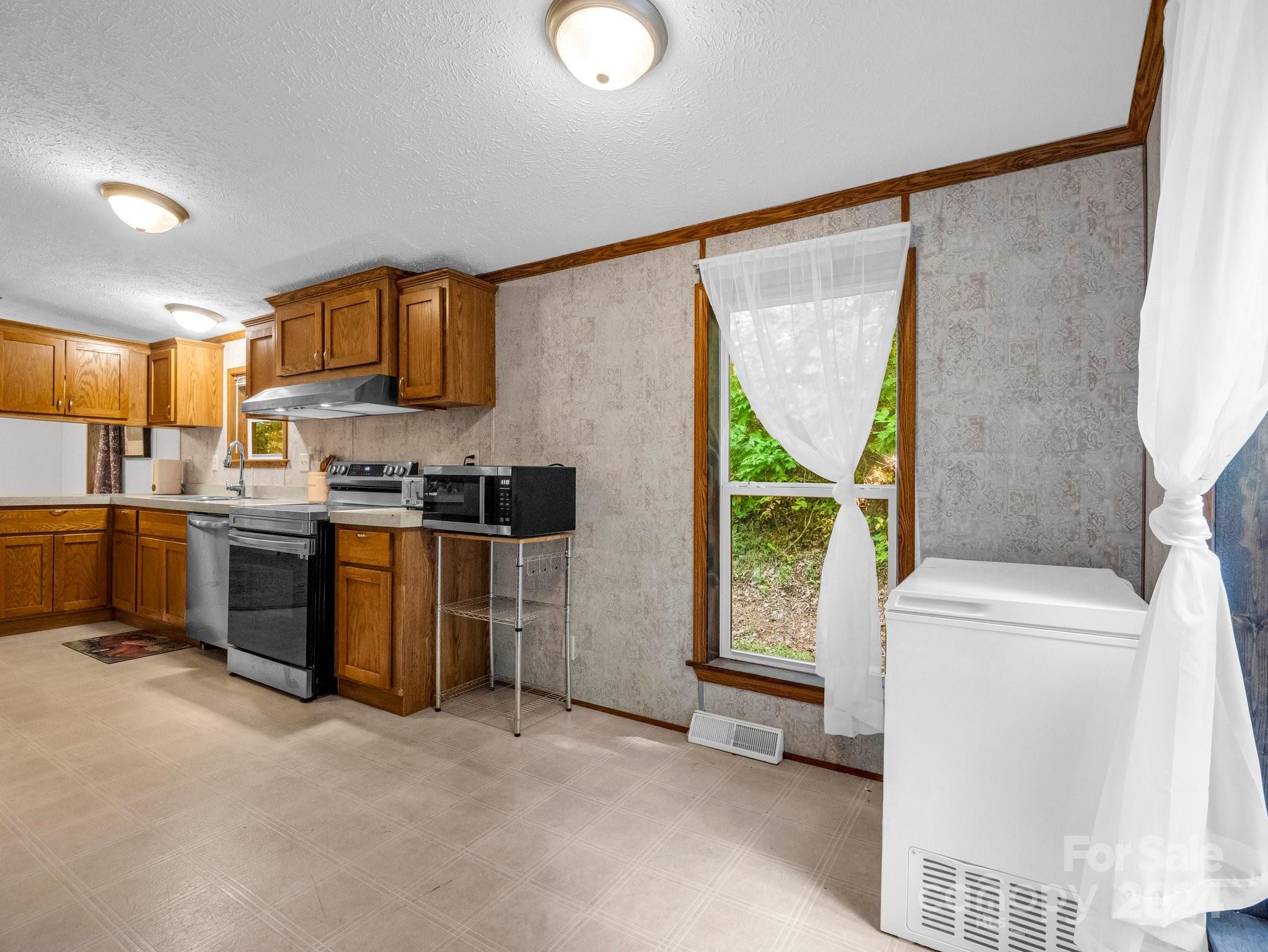 39 Hill And Dale Road Property Photo 12