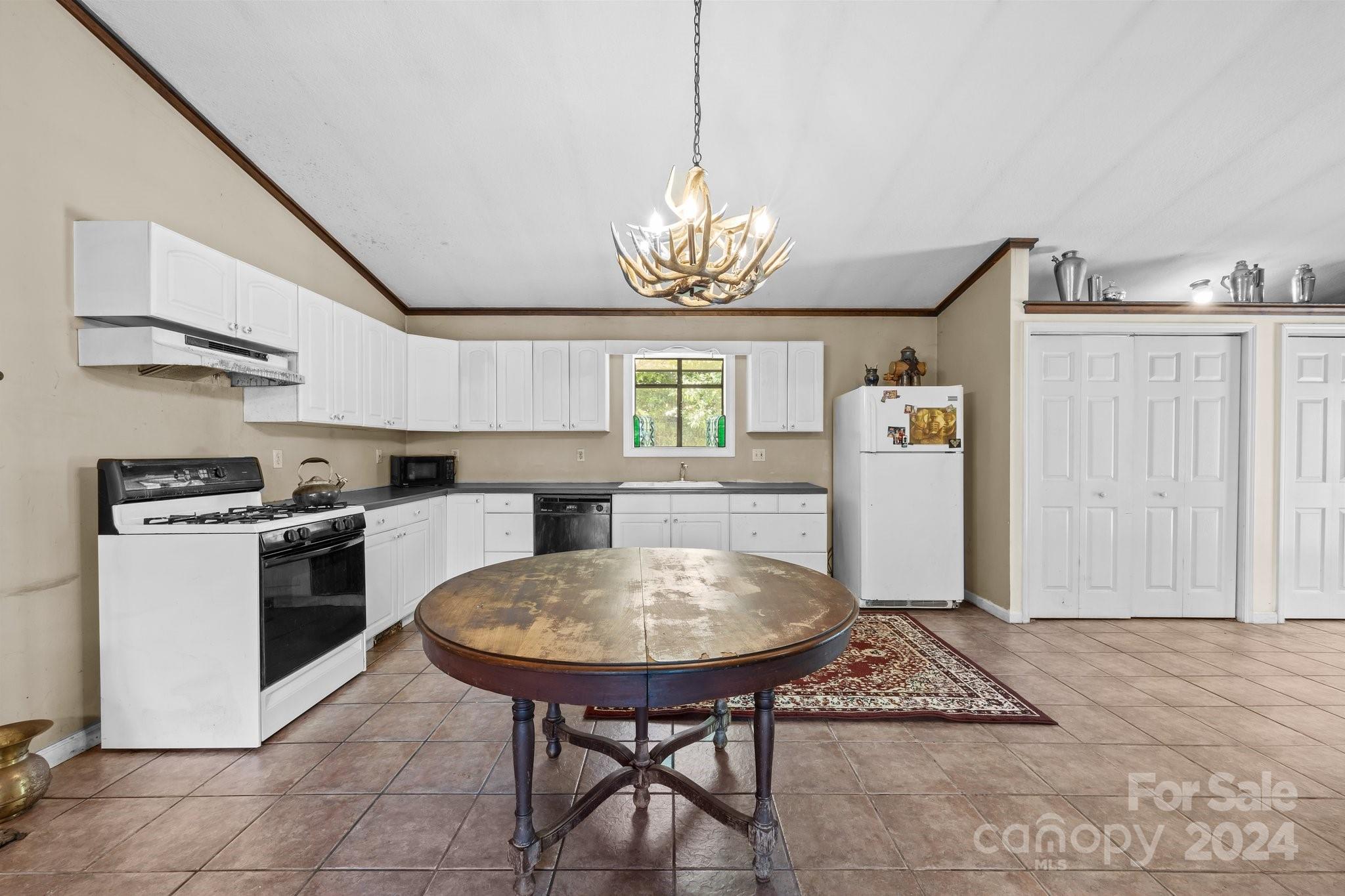 105 Chestnut Hill Road Property Photo 9
