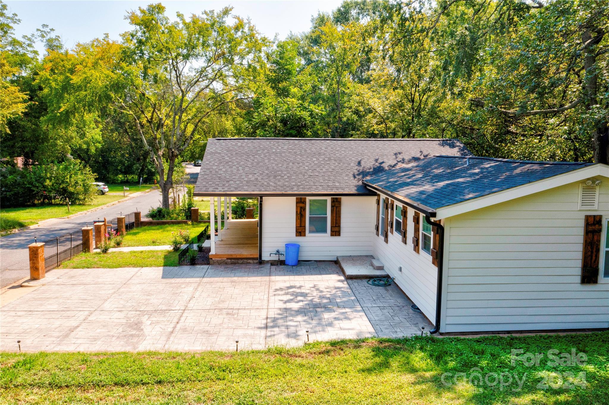 607 Ligon Street Property Photo 3