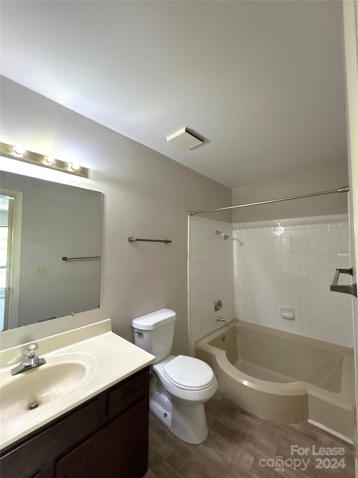 4804 Spring Lake Drive E Property Photo 7