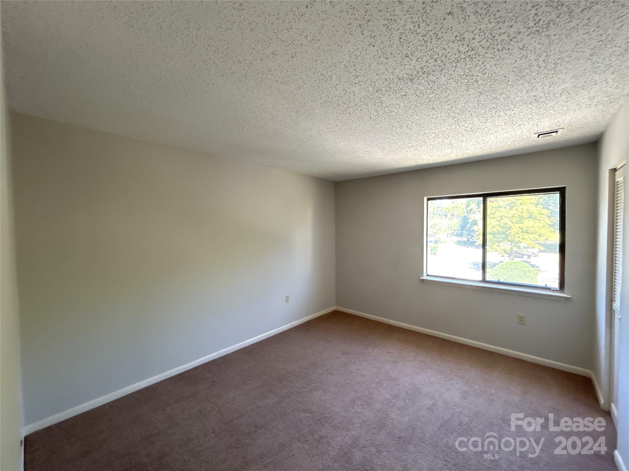 4804 Spring Lake Drive E Property Photo 8