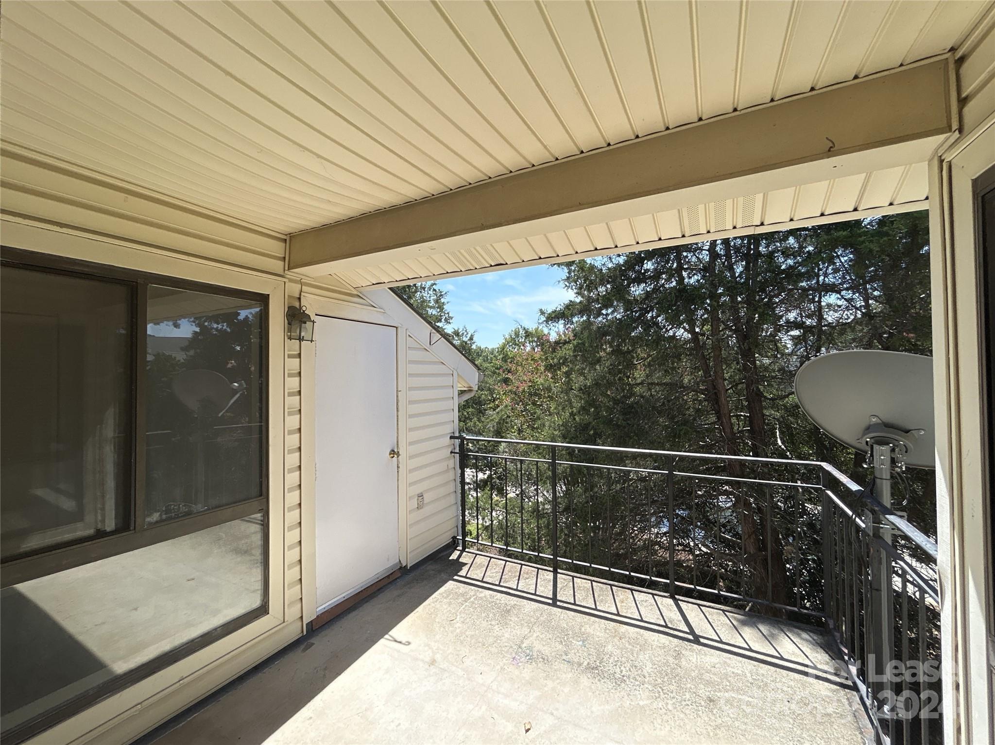 4804 Spring Lake Drive E Property Photo 11